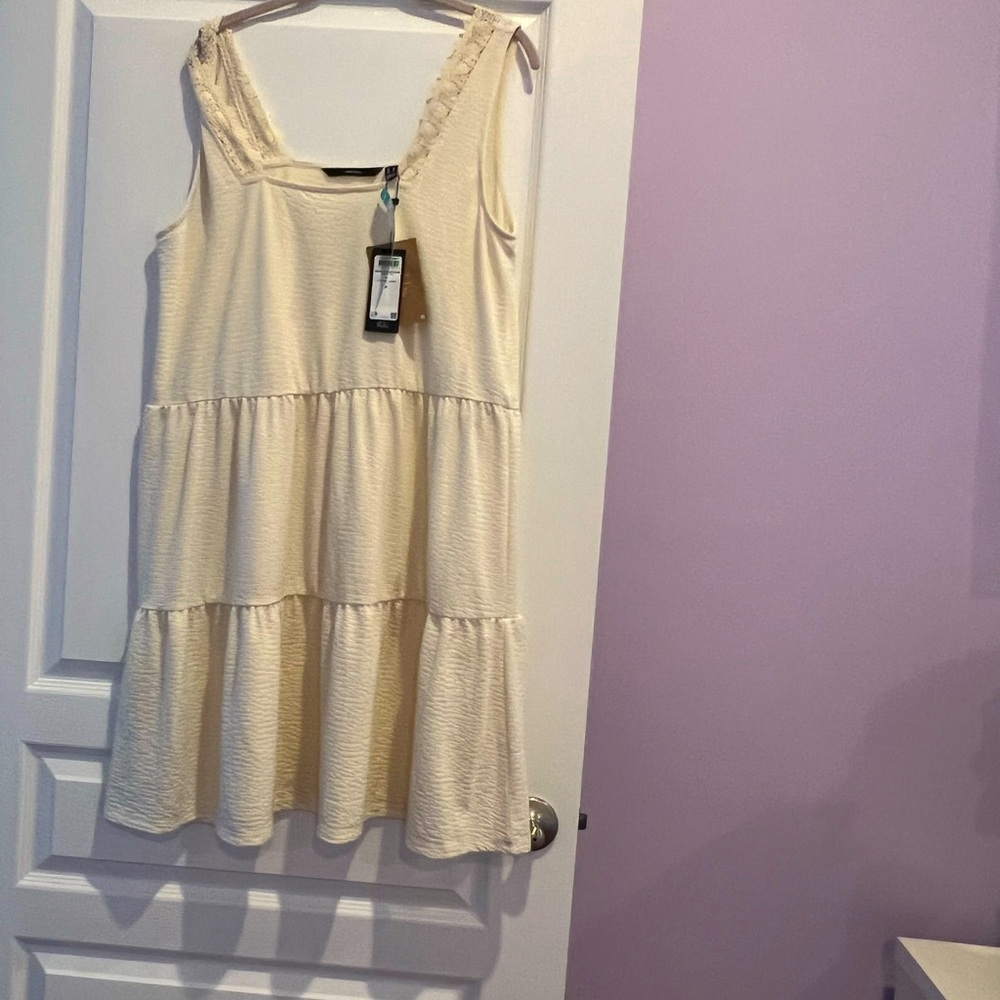 Vero Moda XL dress Birch Tiered Detail Dress that is off -white and sleeveless.